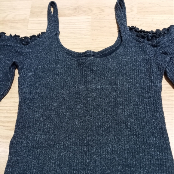 Hollister cold shoulder bodycin dress.  EUC.  SIZE XS - Picture 2 of 9